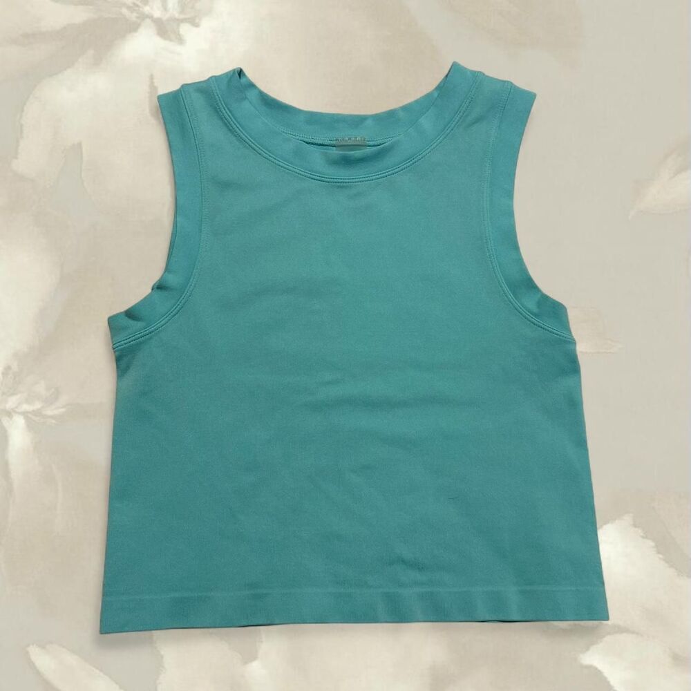 cropped tank top